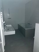 Badkamer (nog zonder cabine en spiegel).jpeg